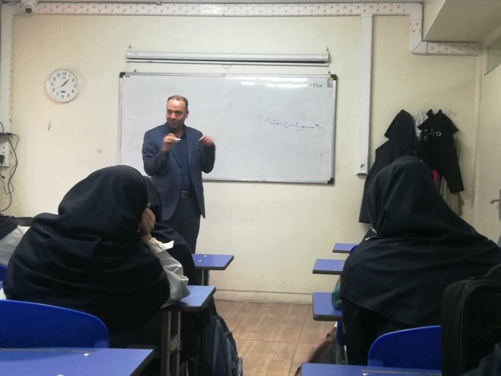آشنایی دانش‌آموزان با رشته حقوق ۵